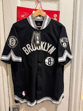 New Pro Standard Brooklyn Nets Warm Up Shirt Size L